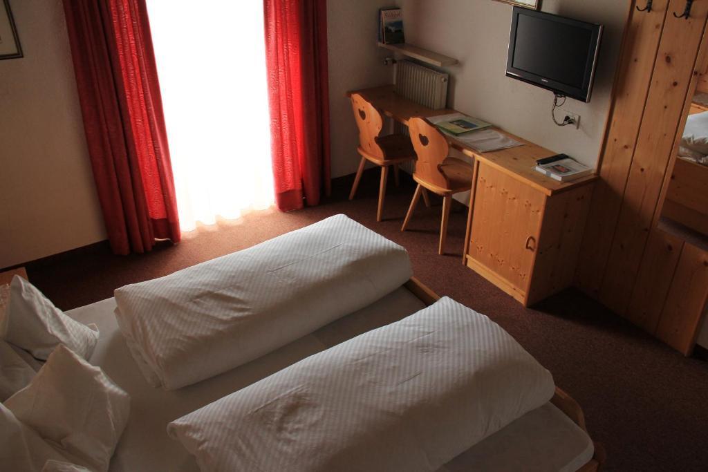 Hotel B&B Gasthof Zur Linde Rio di Pusteria Ruang foto